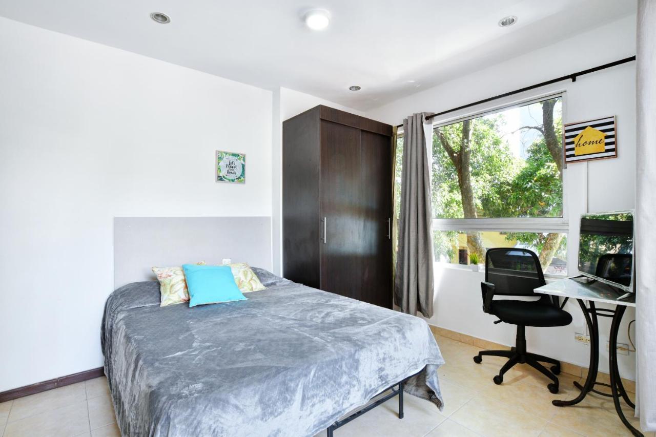 International House Co-Living Hostel Меделин Екстериор снимка