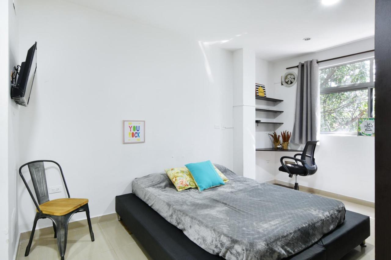 International House Co-Living Hostel Меделин Екстериор снимка