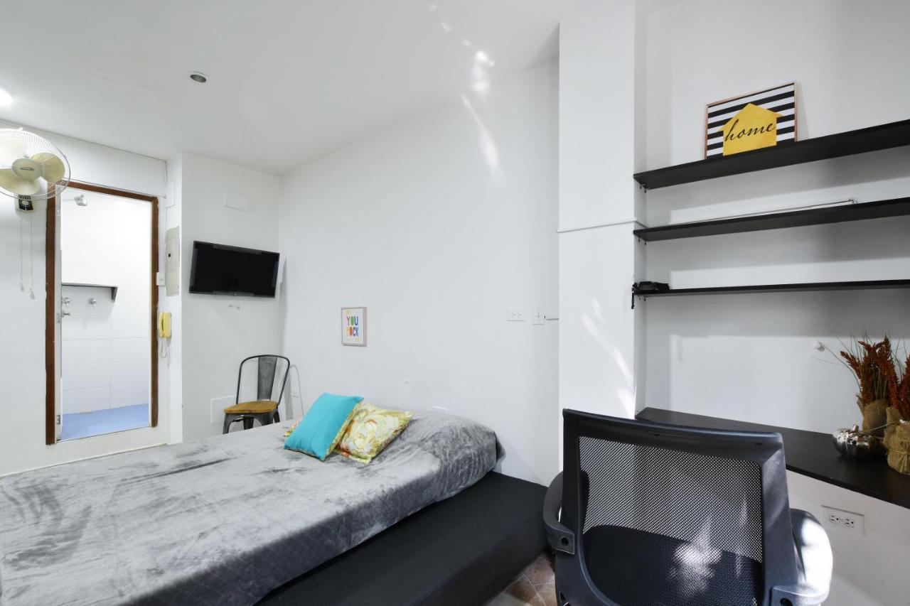 International House Co-Living Hostel Меделин Екстериор снимка