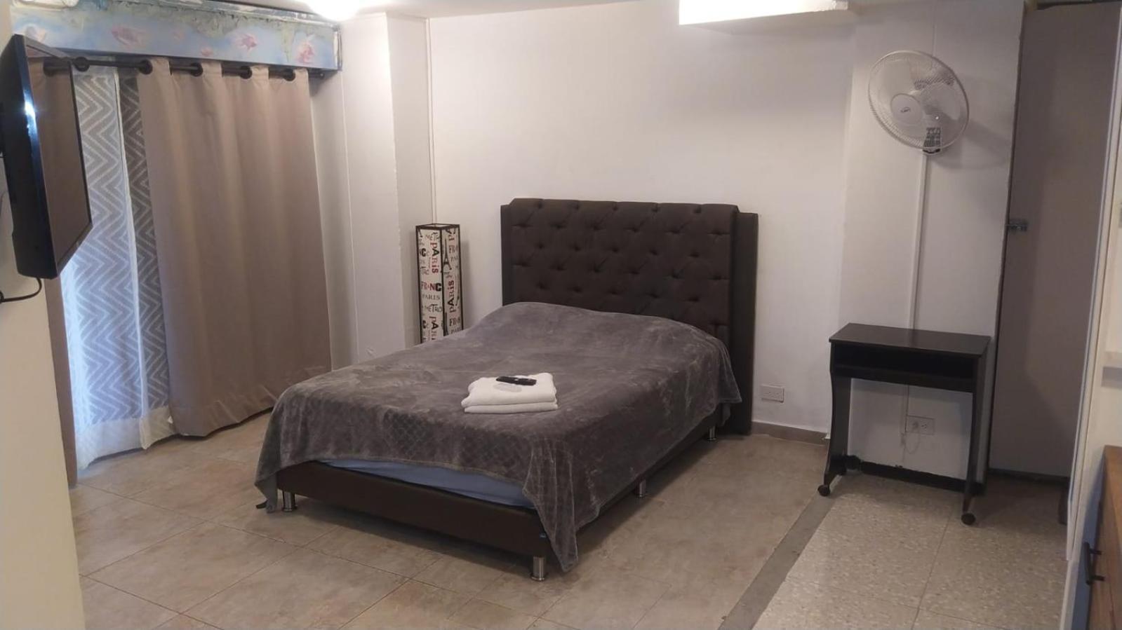 International House Co-Living Hostel Меделин Екстериор снимка