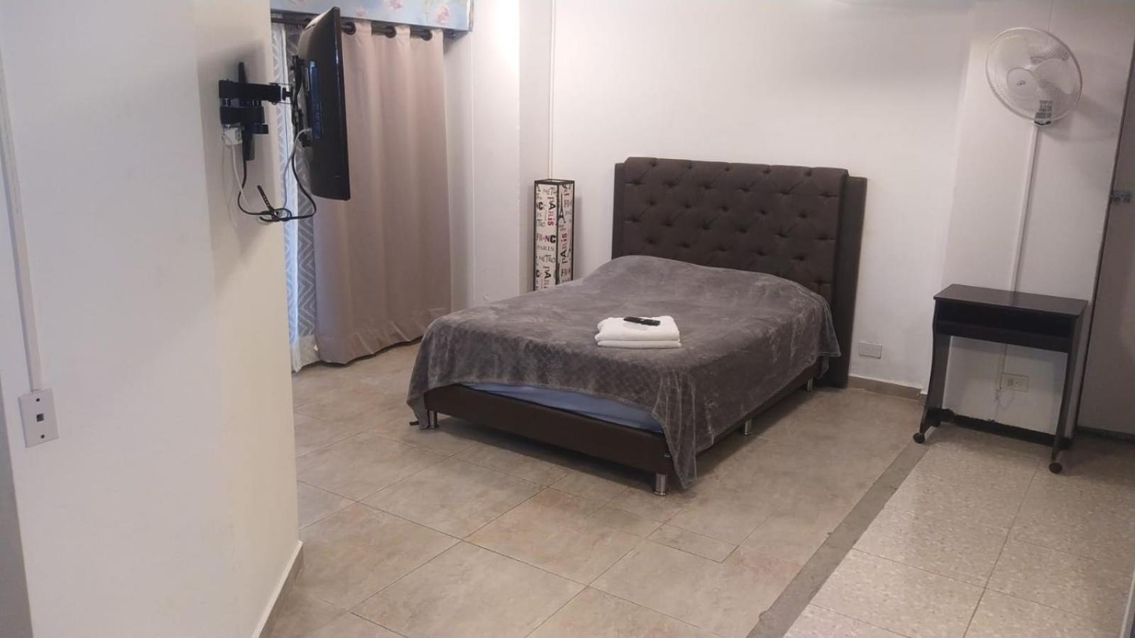 International House Co-Living Hostel Меделин Екстериор снимка