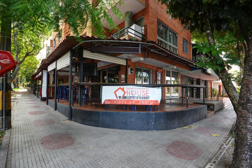 International House Co-Living Hostel Меделин Екстериор снимка