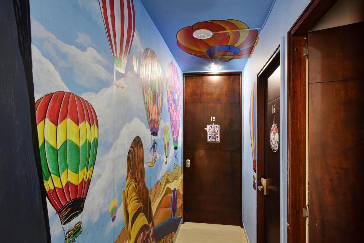 International House Co-Living Hostel Меделин Екстериор снимка