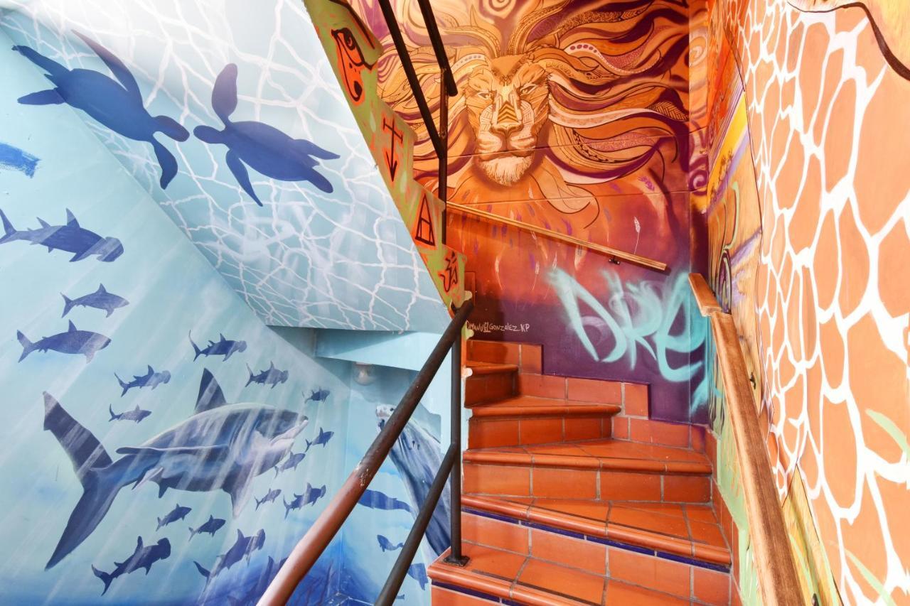 International House Co-Living Hostel Меделин Екстериор снимка