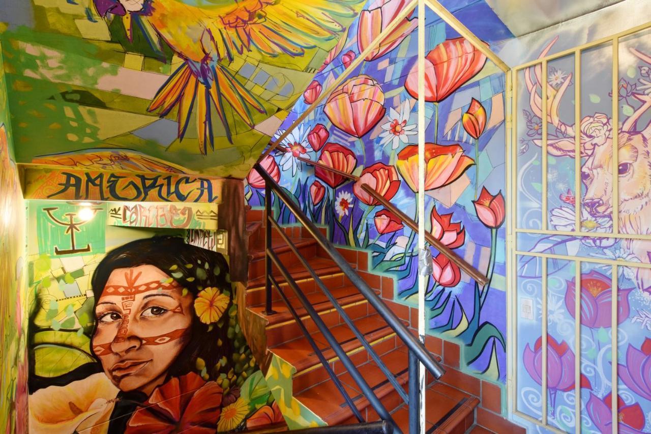 International House Co-Living Hostel Меделин Екстериор снимка