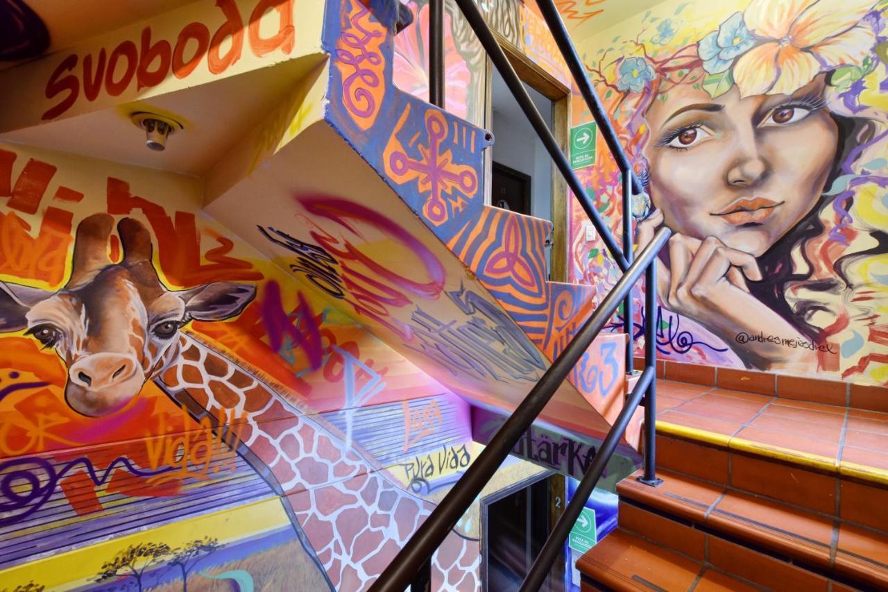 International House Co-Living Hostel Меделин Екстериор снимка