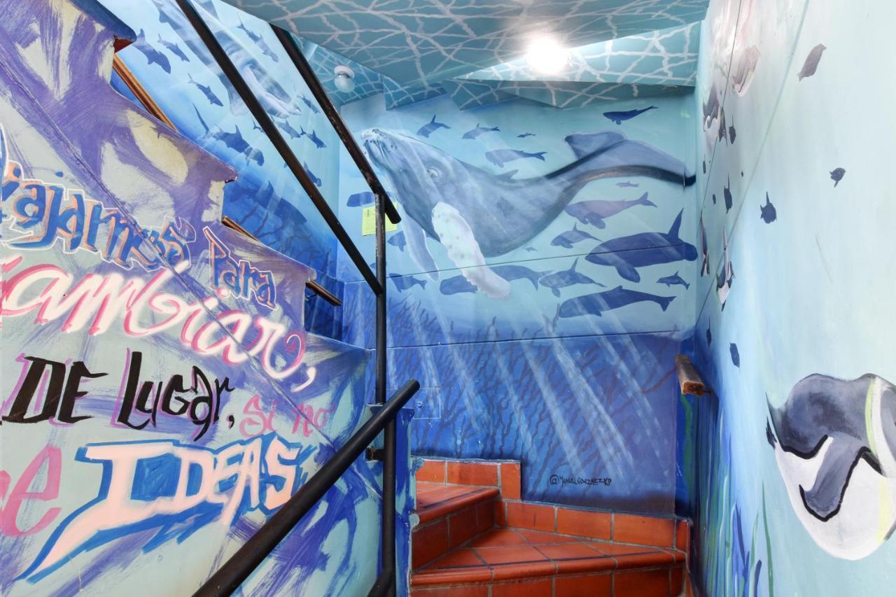International House Co-Living Hostel Меделин Екстериор снимка