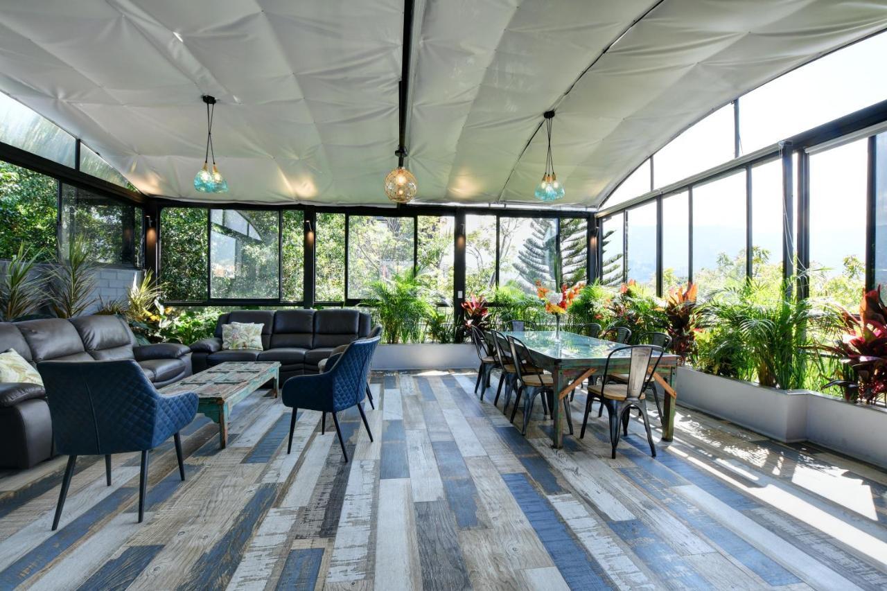 International House Co-Living Hostel Меделин Екстериор снимка