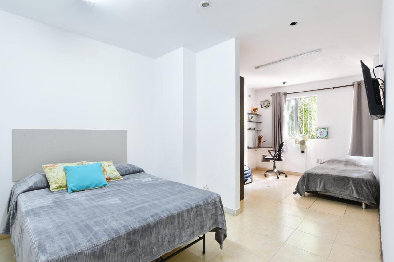 International House Co-Living Hostel Меделин Екстериор снимка