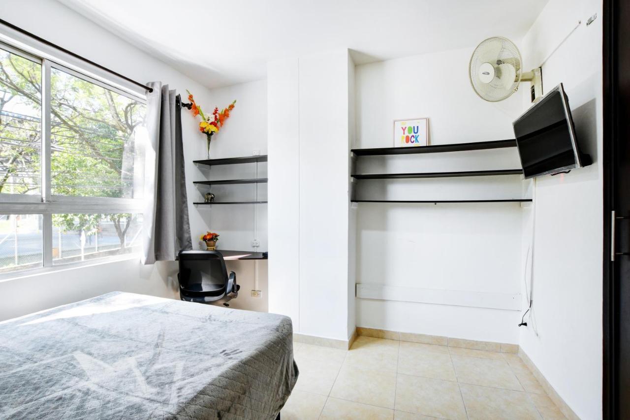 International House Co-Living Hostel Меделин Екстериор снимка