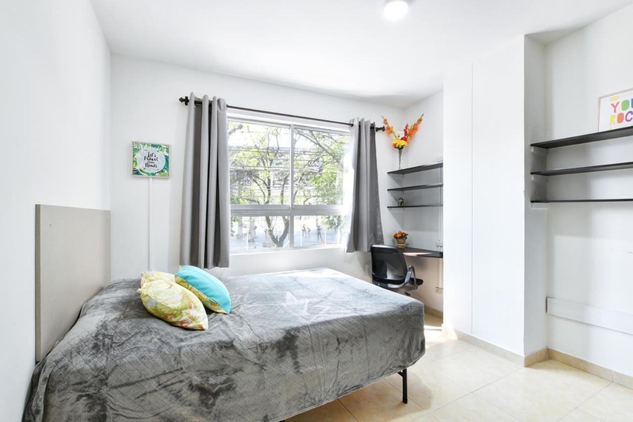International House Co-Living Hostel Меделин Екстериор снимка