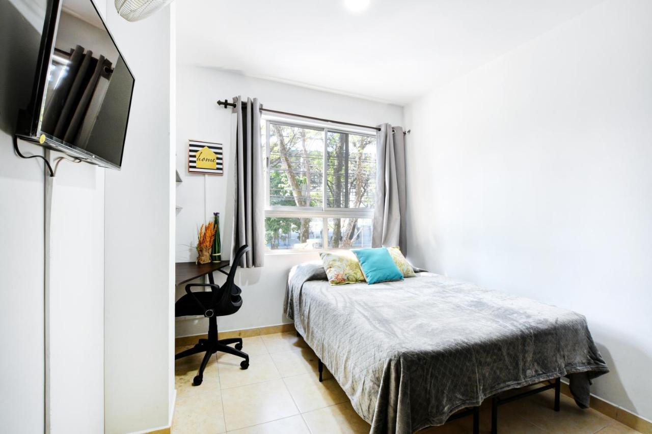 International House Co-Living Hostel Меделин Екстериор снимка