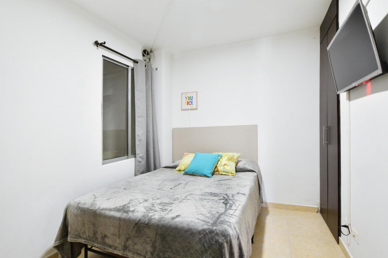 International House Co-Living Hostel Меделин Екстериор снимка