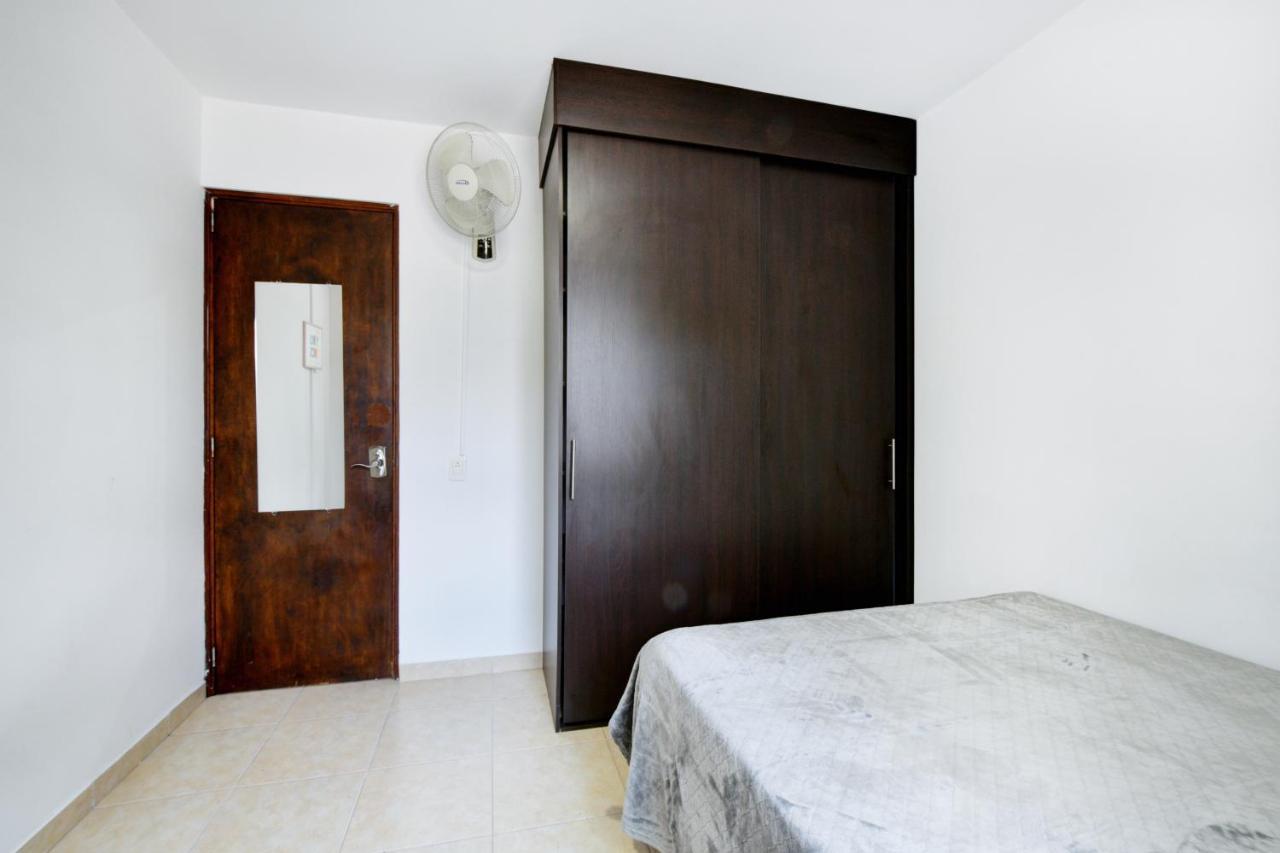 International House Co-Living Hostel Меделин Екстериор снимка