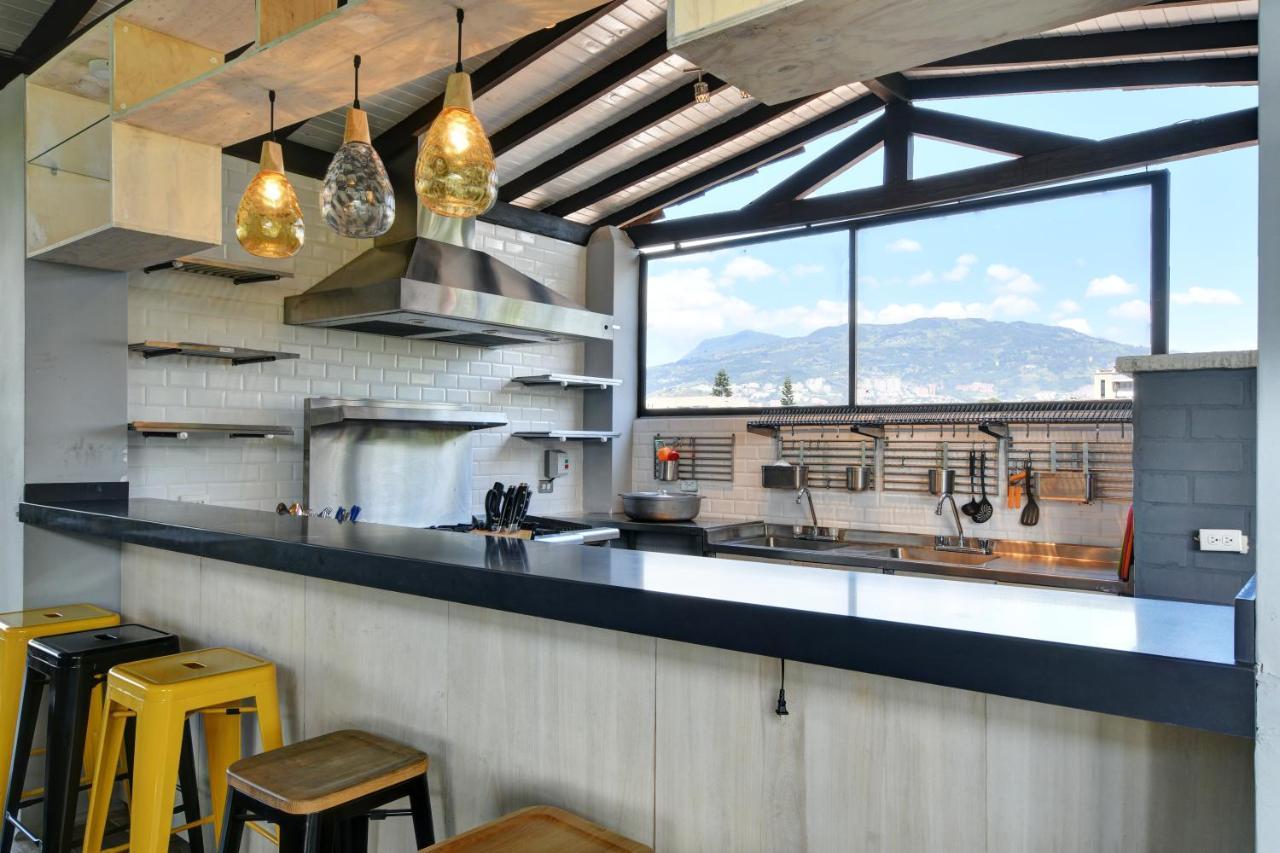 International House Co-Living Hostel Меделин Екстериор снимка